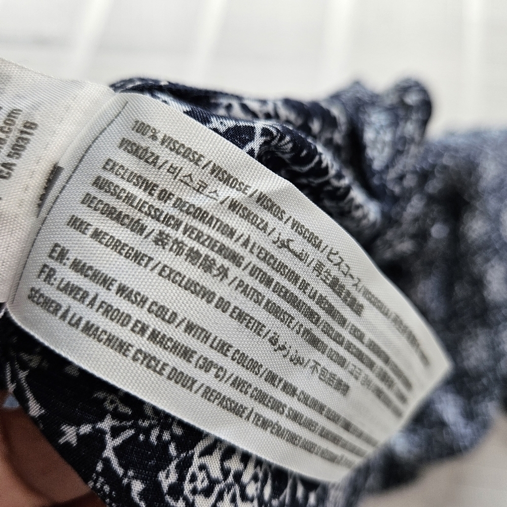 Abercrombie & Fitch navy romper with 3/4 bell sleeves and ruffled hem size M - Picture 12 of 12